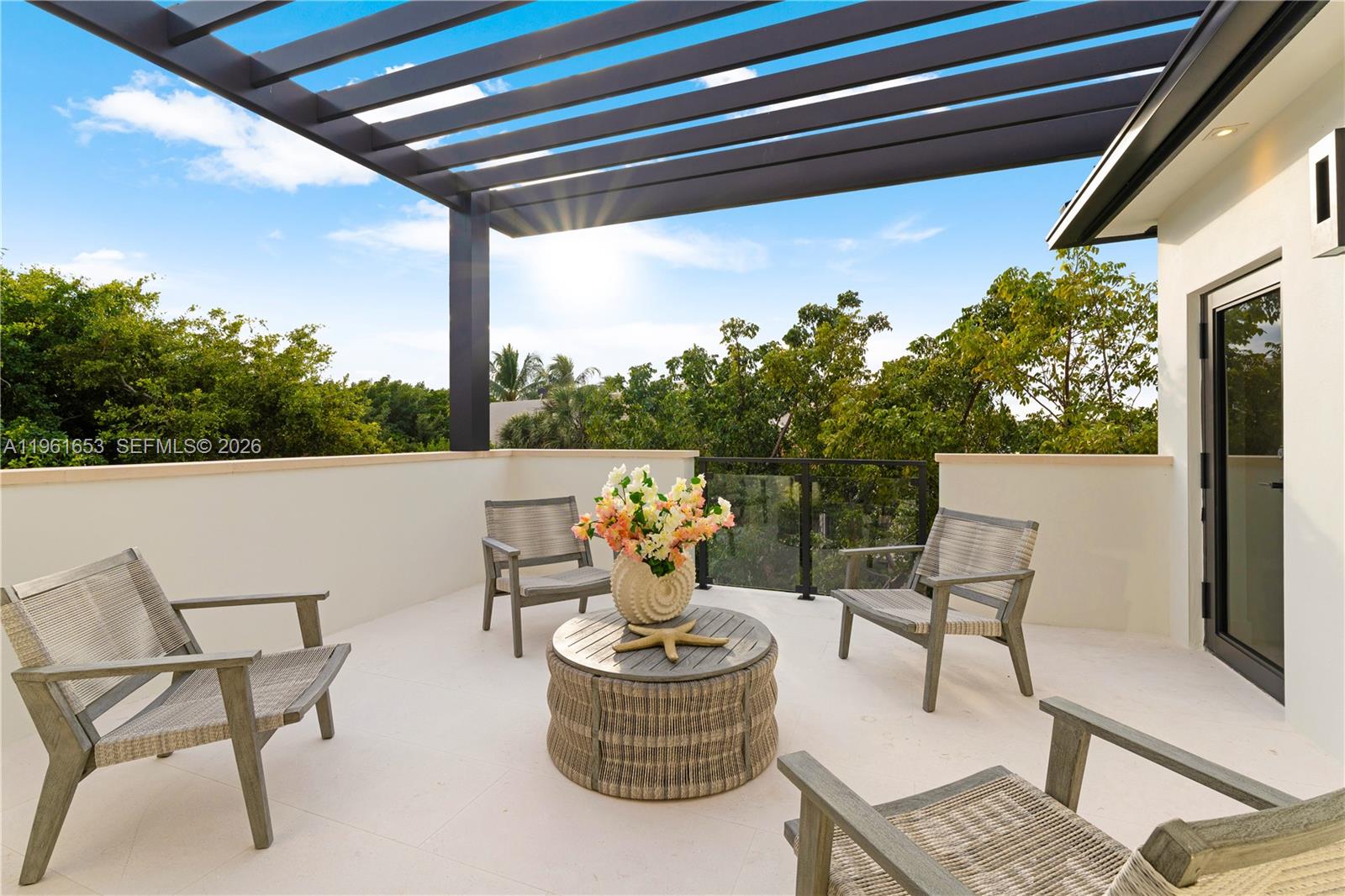 5860 Paradise Pt Dr Palmetto Bay, FL 33157