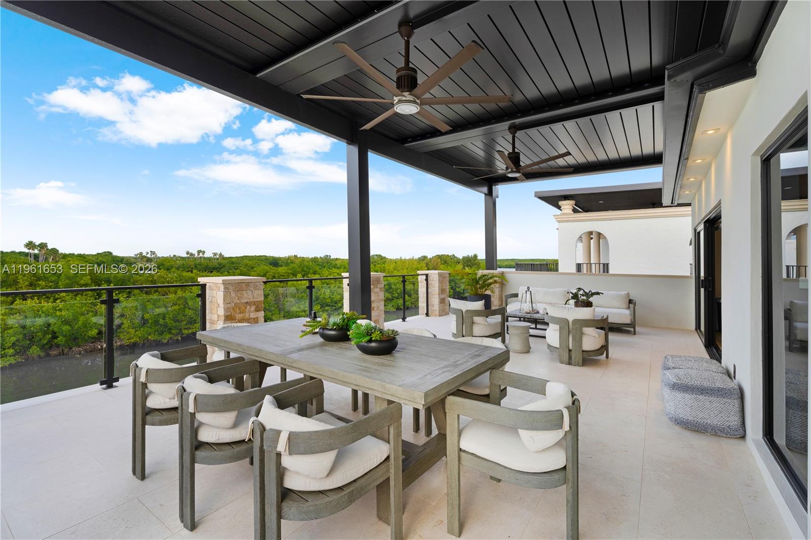 5860 Paradise Pt Dr Palmetto Bay, FL 33157