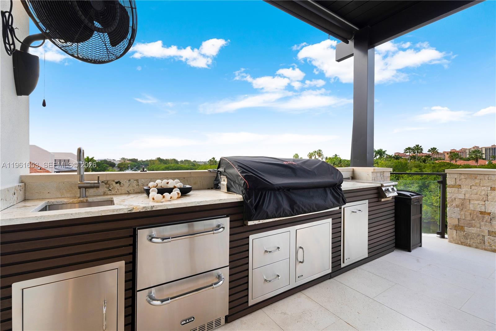 5860 Paradise Pt Dr Palmetto Bay, FL 33157