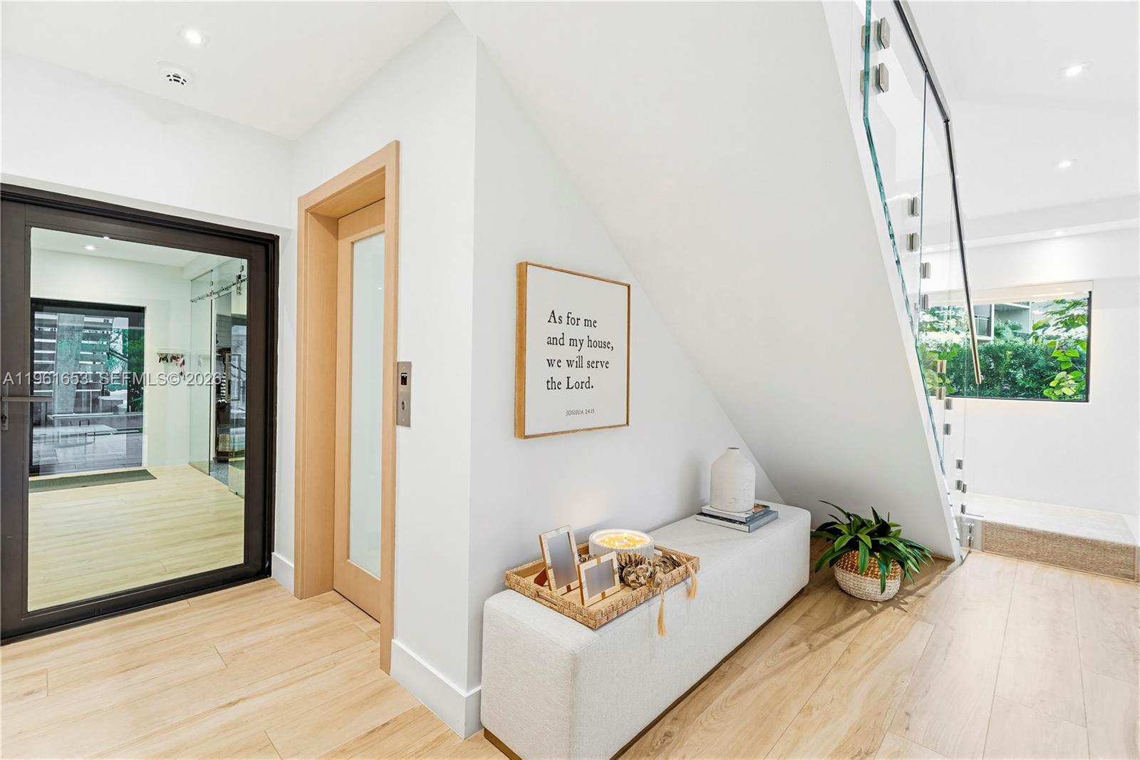 5860 Paradise Pt Dr Palmetto Bay, FL 33157