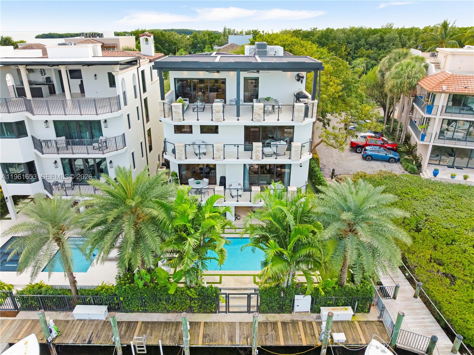 5860 Paradise Pt Dr Palmetto Bay, FL 33157