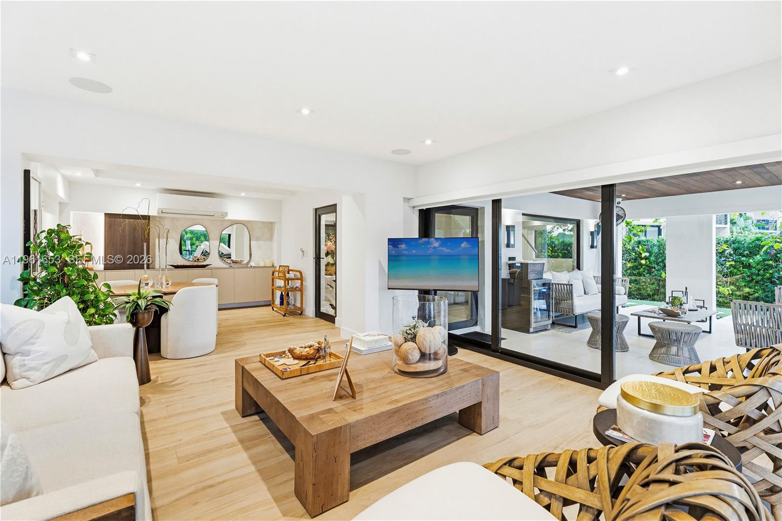 5860 Paradise Pt Dr Palmetto Bay, FL 33157