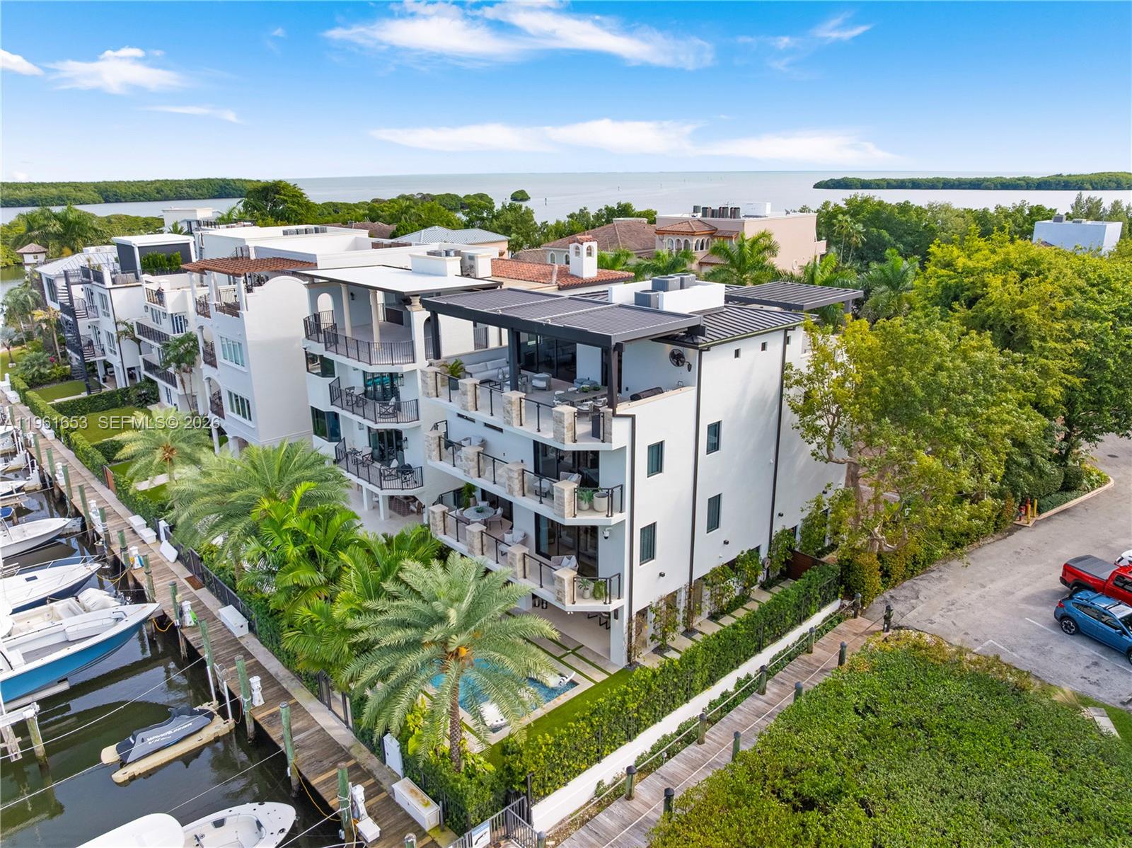 5860 Paradise Pt Dr Palmetto Bay, FL 33157