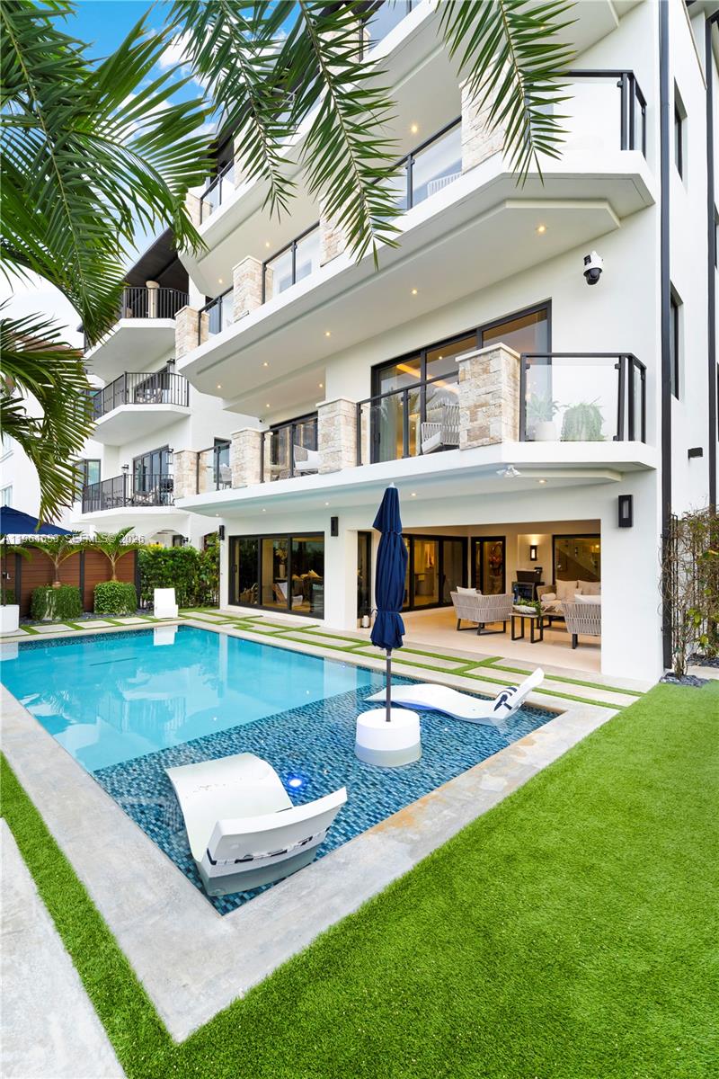 5860 Paradise Pt Dr Palmetto Bay, FL 33157