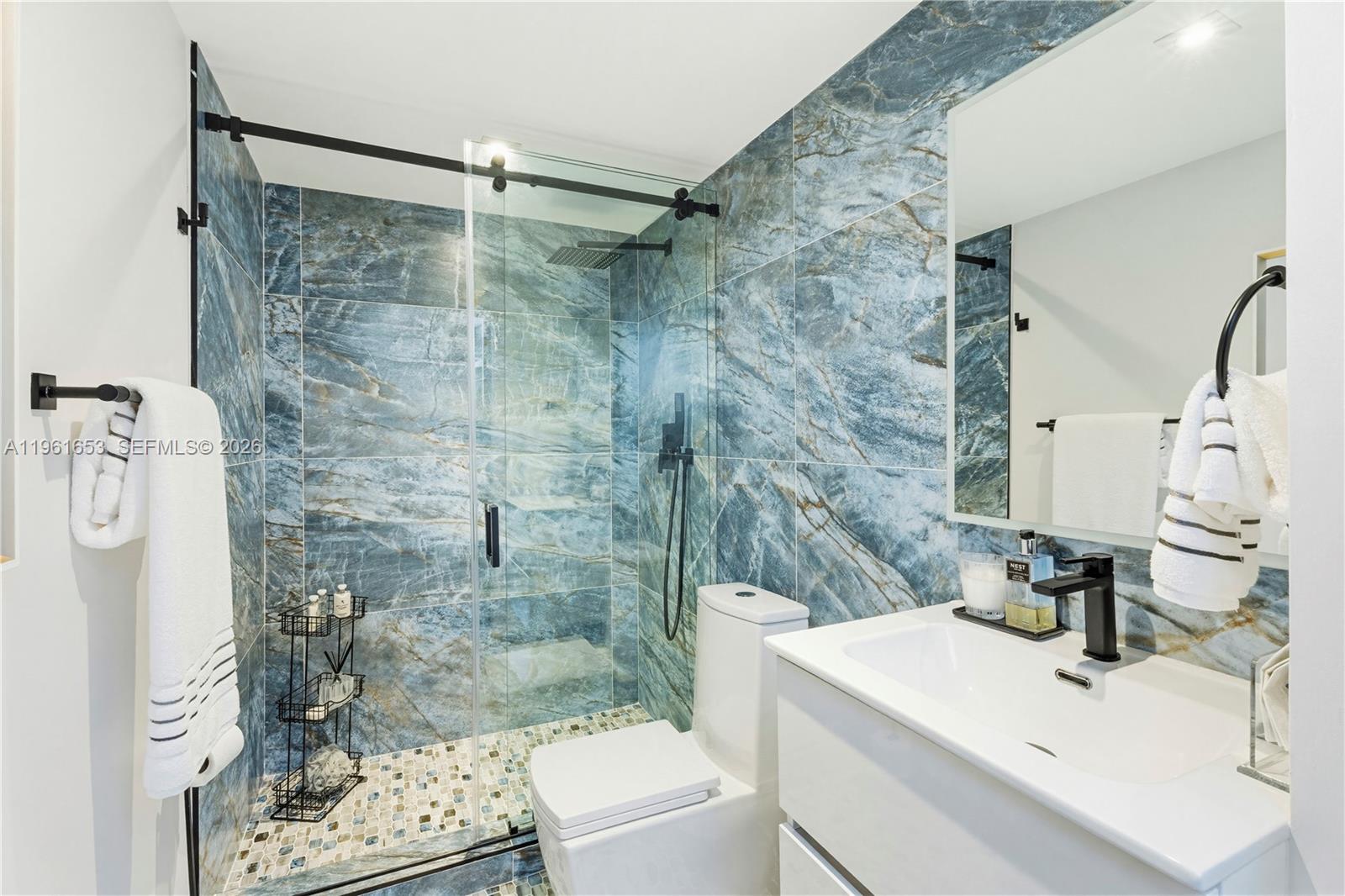 5860 Paradise Pt Dr Palmetto Bay, FL 33157