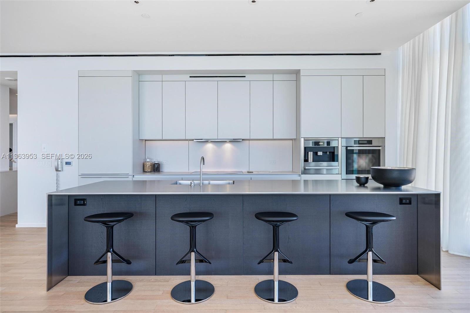 2901 Collins Ave #1501 Miami Beach, FL 33140