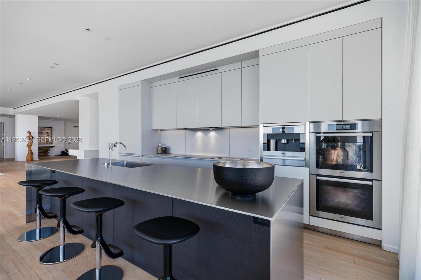 2901 Collins Ave #1501 Miami Beach, FL 33140