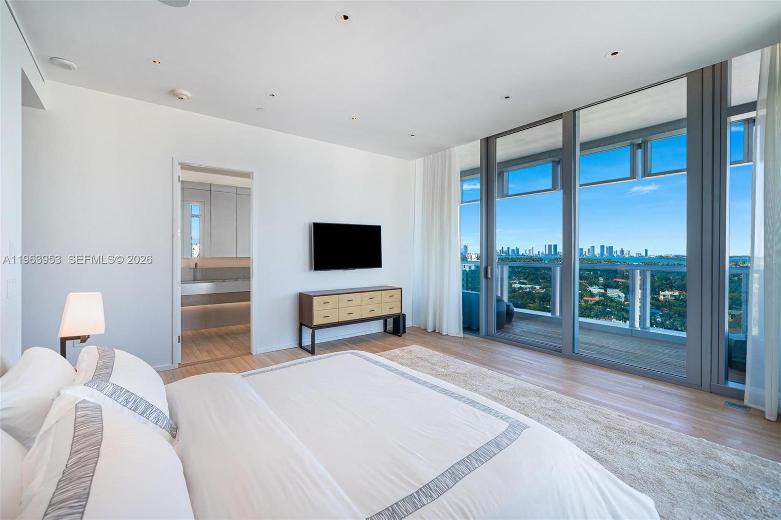 2901 Collins Ave #1501 Miami Beach, FL 33140