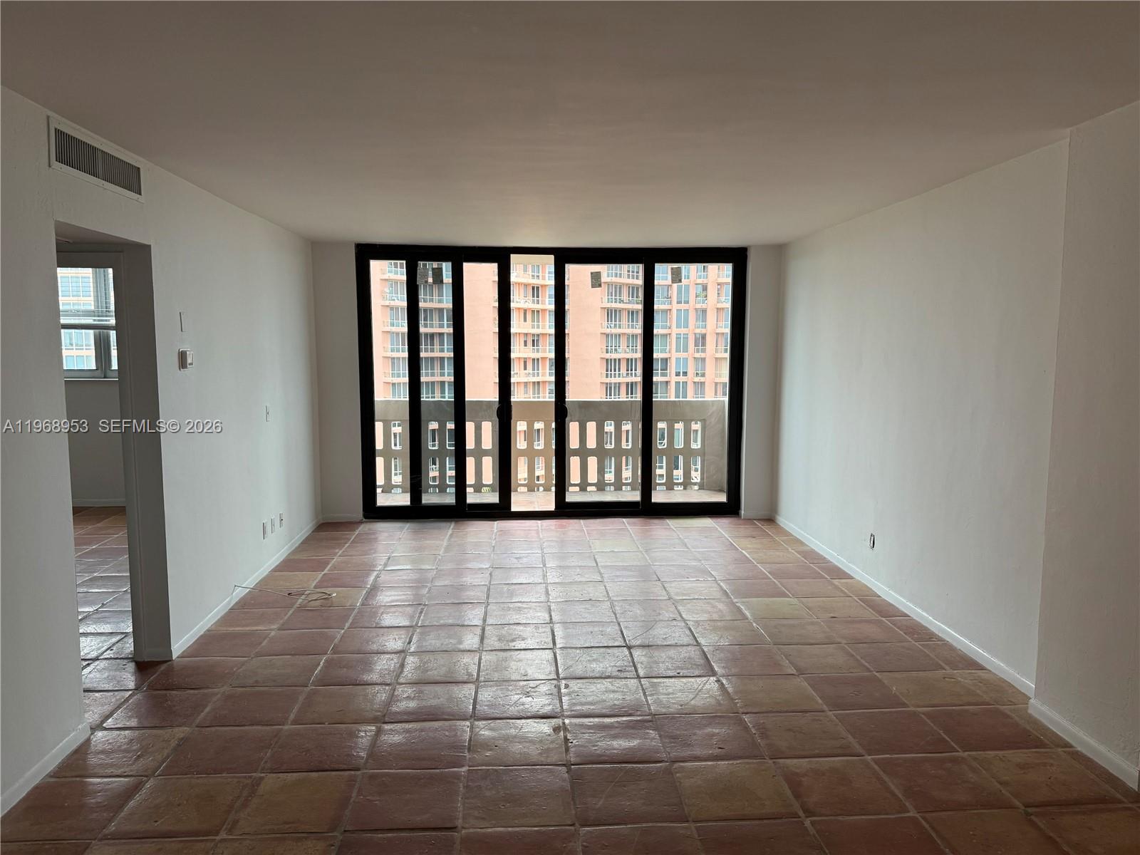 90 Edgewater Dr #1016