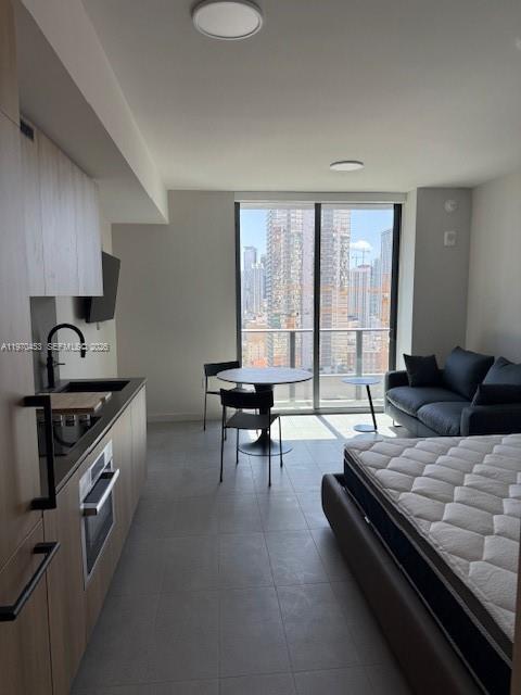 121 NE 5th St #2504 Miami, FL 33132