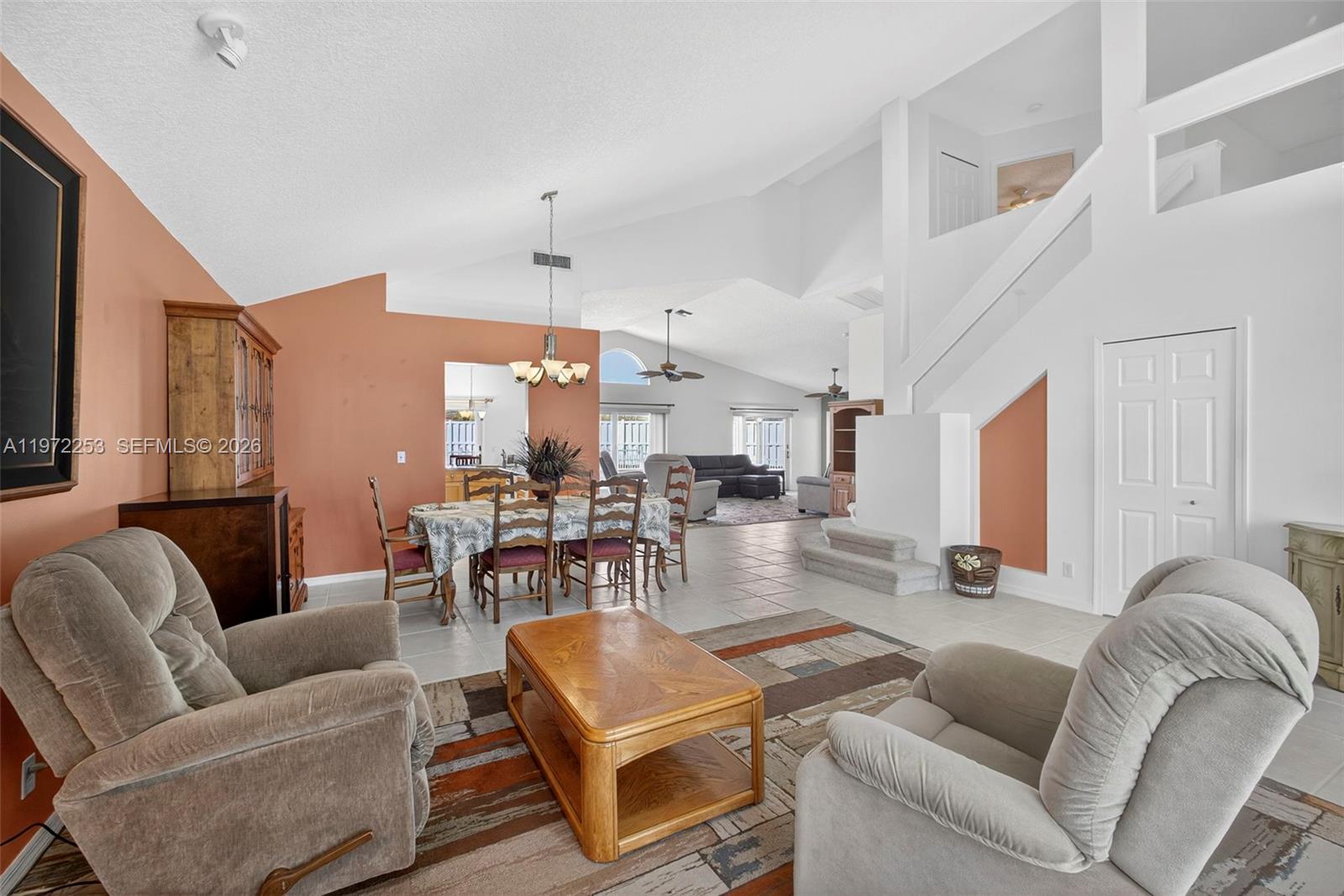 112 Camelot Ct Royal Palm Beach, FL 33411