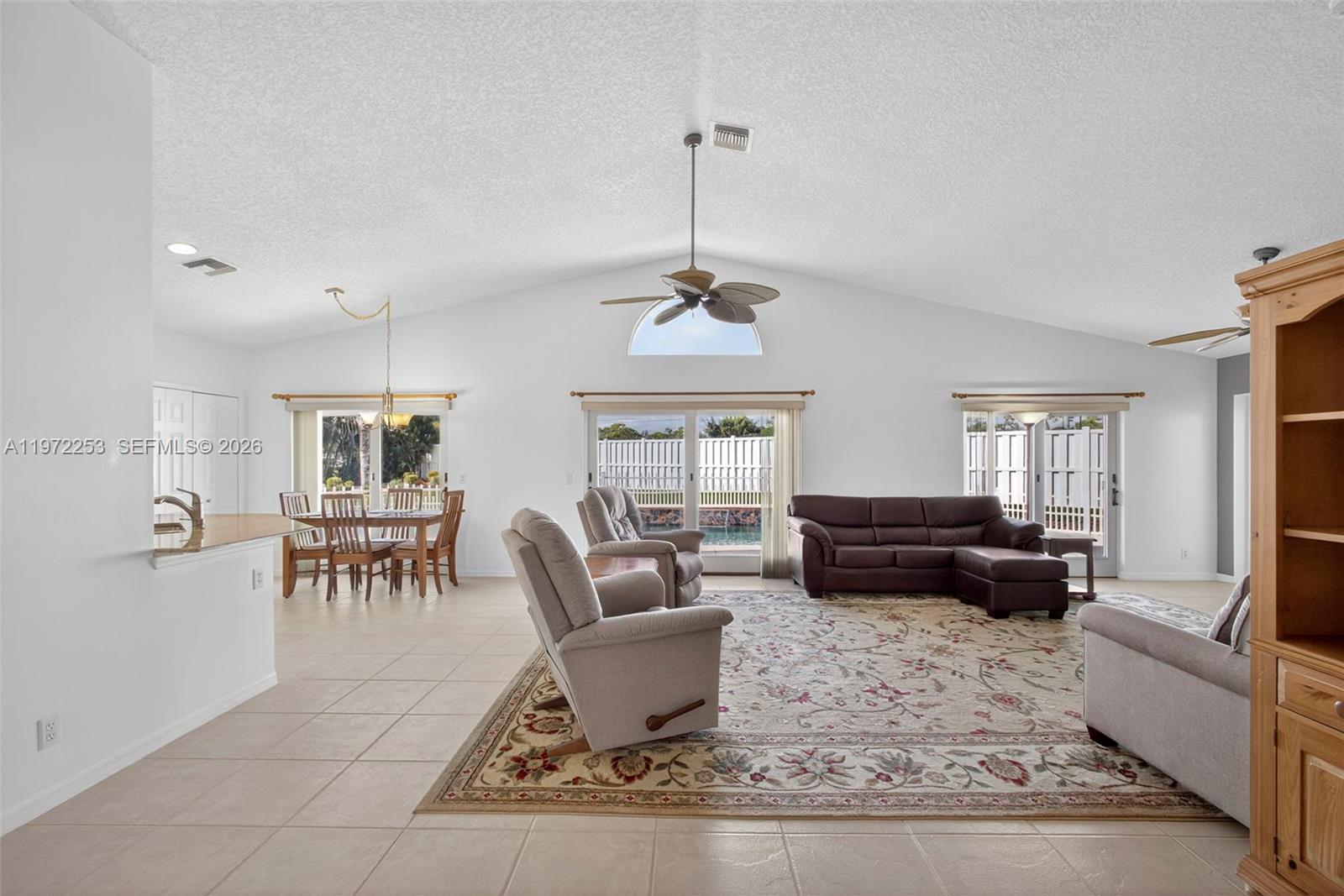 112 Camelot Ct Royal Palm Beach, FL 33411