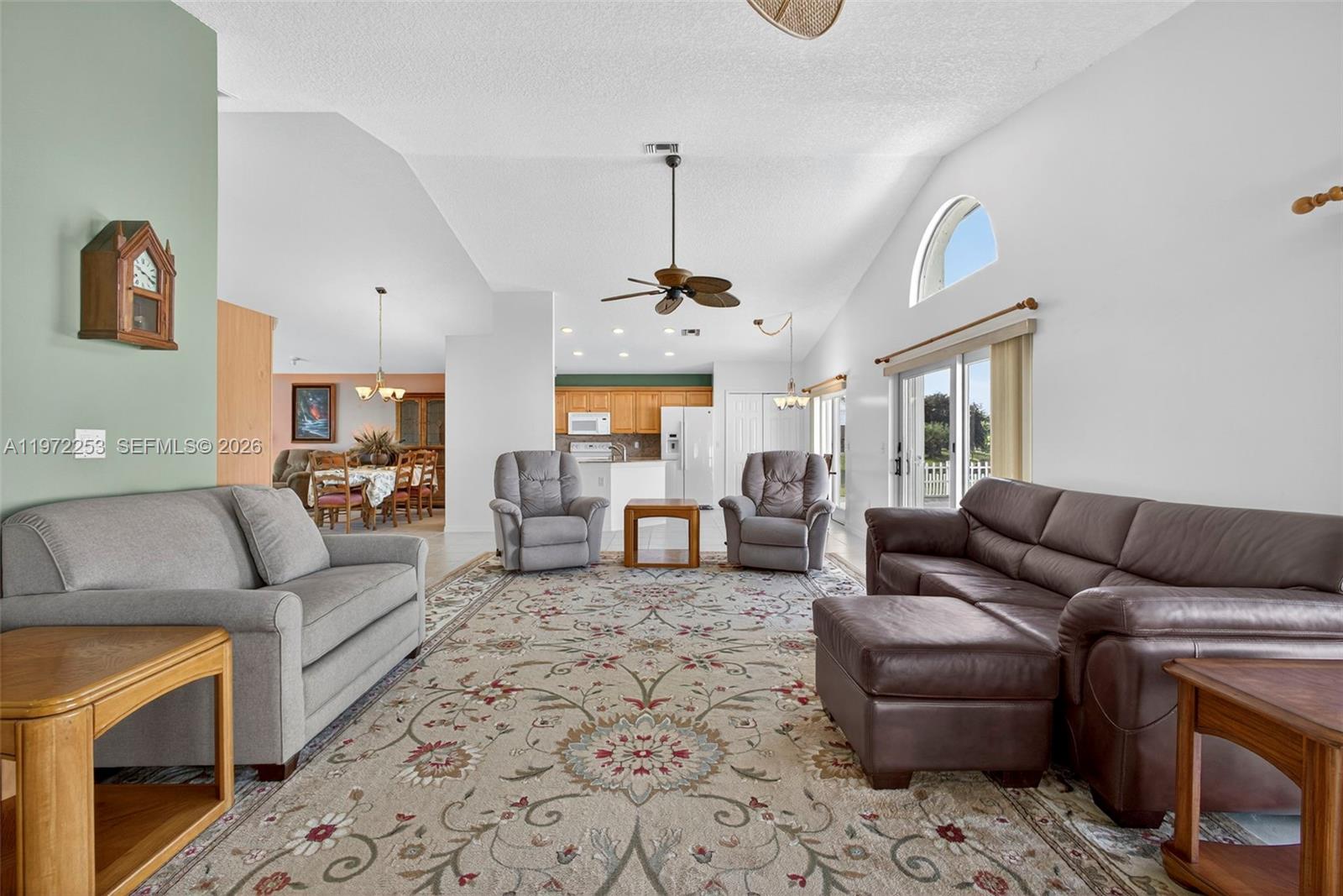 112 Camelot Ct Royal Palm Beach, FL 33411