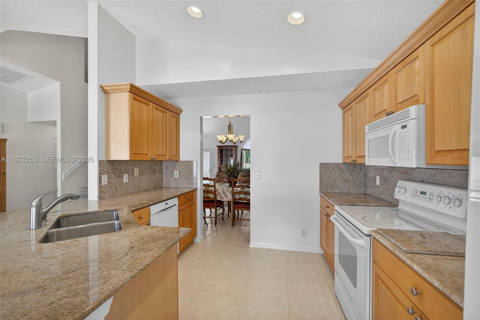 112 Camelot Ct Royal Palm Beach, FL 33411