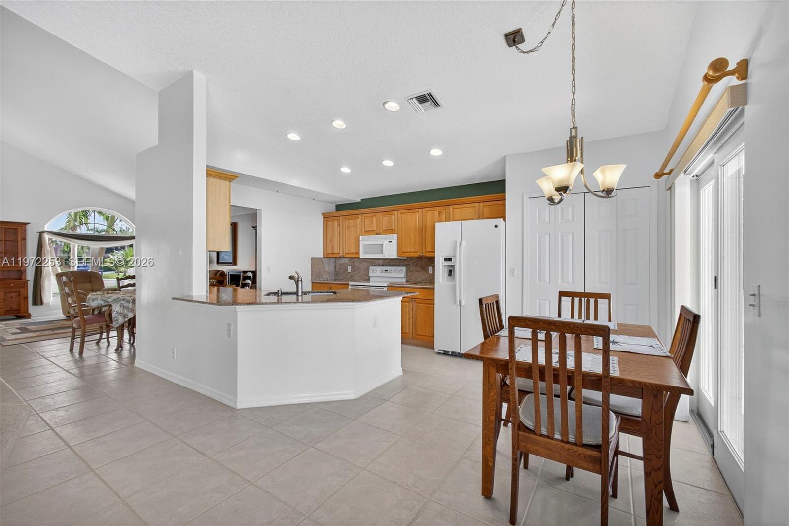 112 Camelot Ct Royal Palm Beach, FL 33411