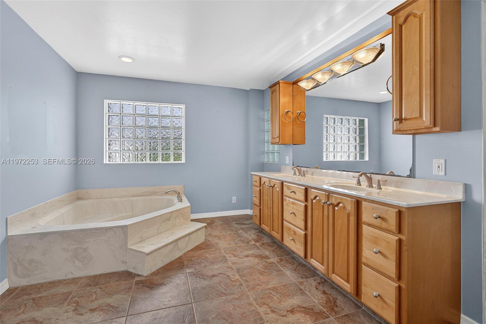 112 Camelot Ct Royal Palm Beach, FL 33411