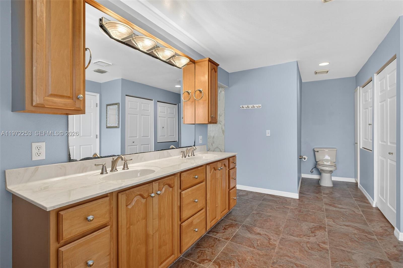 112 Camelot Ct Royal Palm Beach, FL 33411