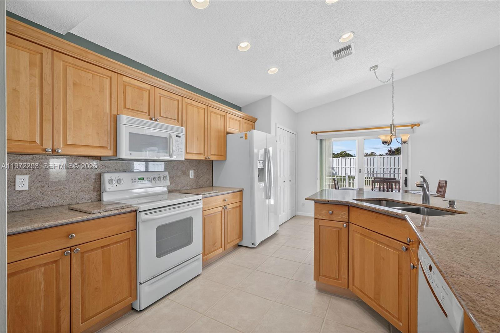 112 Camelot Ct Royal Palm Beach, FL 33411