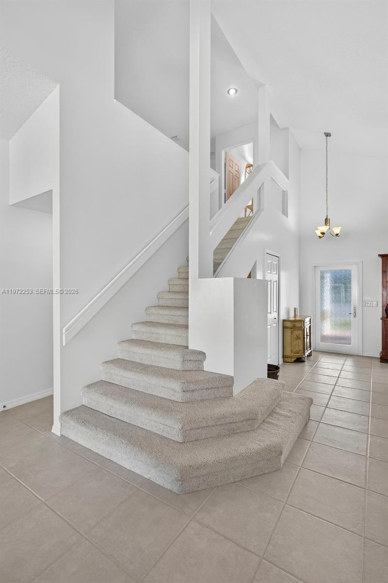 112 Camelot Ct Royal Palm Beach, FL 33411