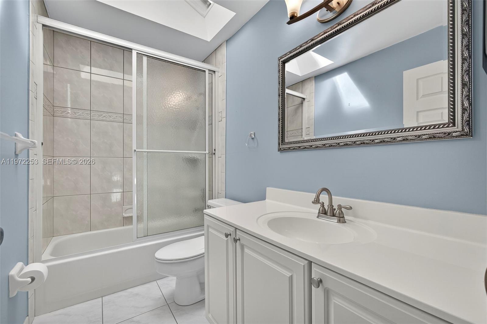 112 Camelot Ct Royal Palm Beach, FL 33411