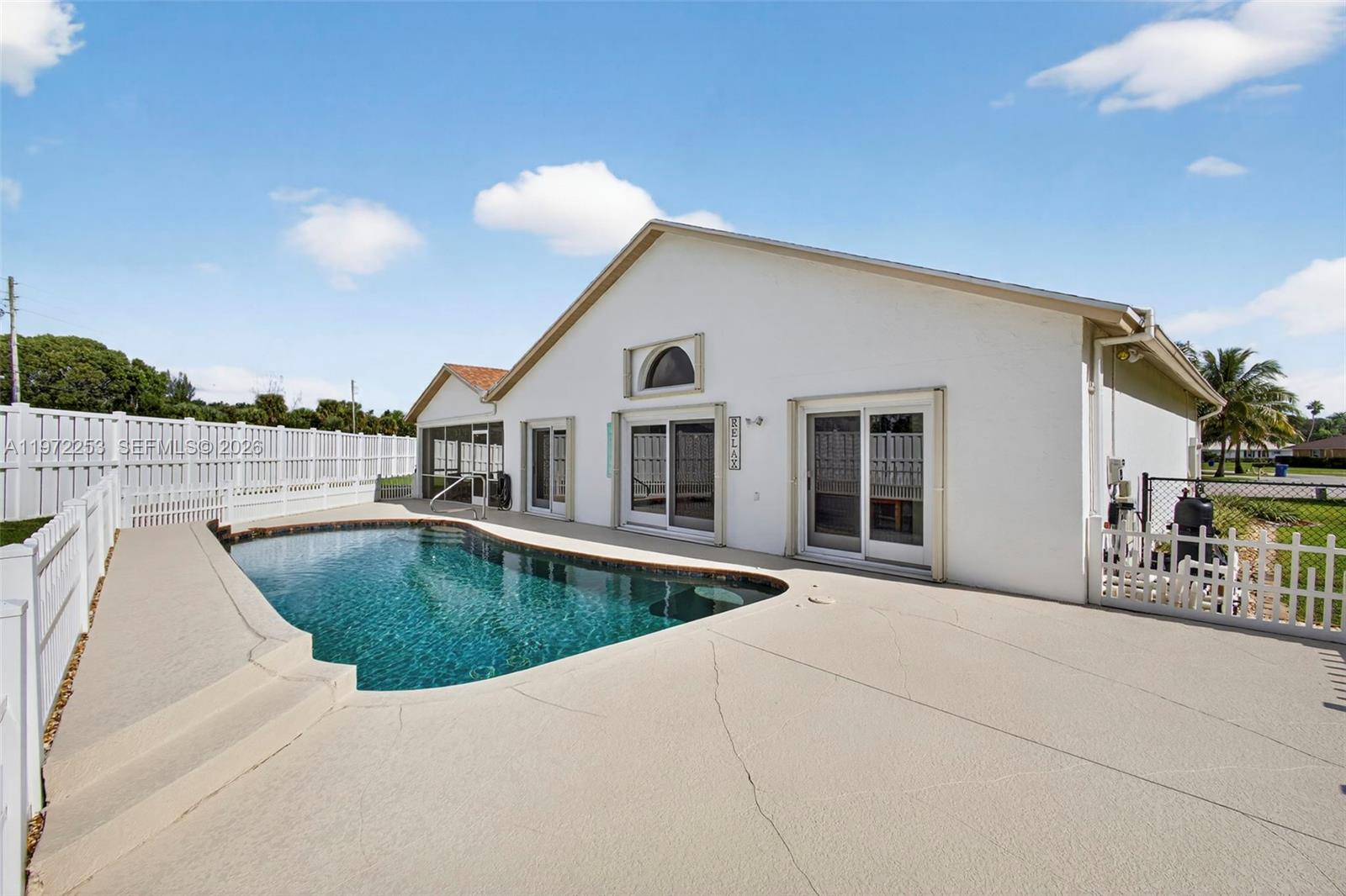 112 Camelot Ct Royal Palm Beach, FL 33411