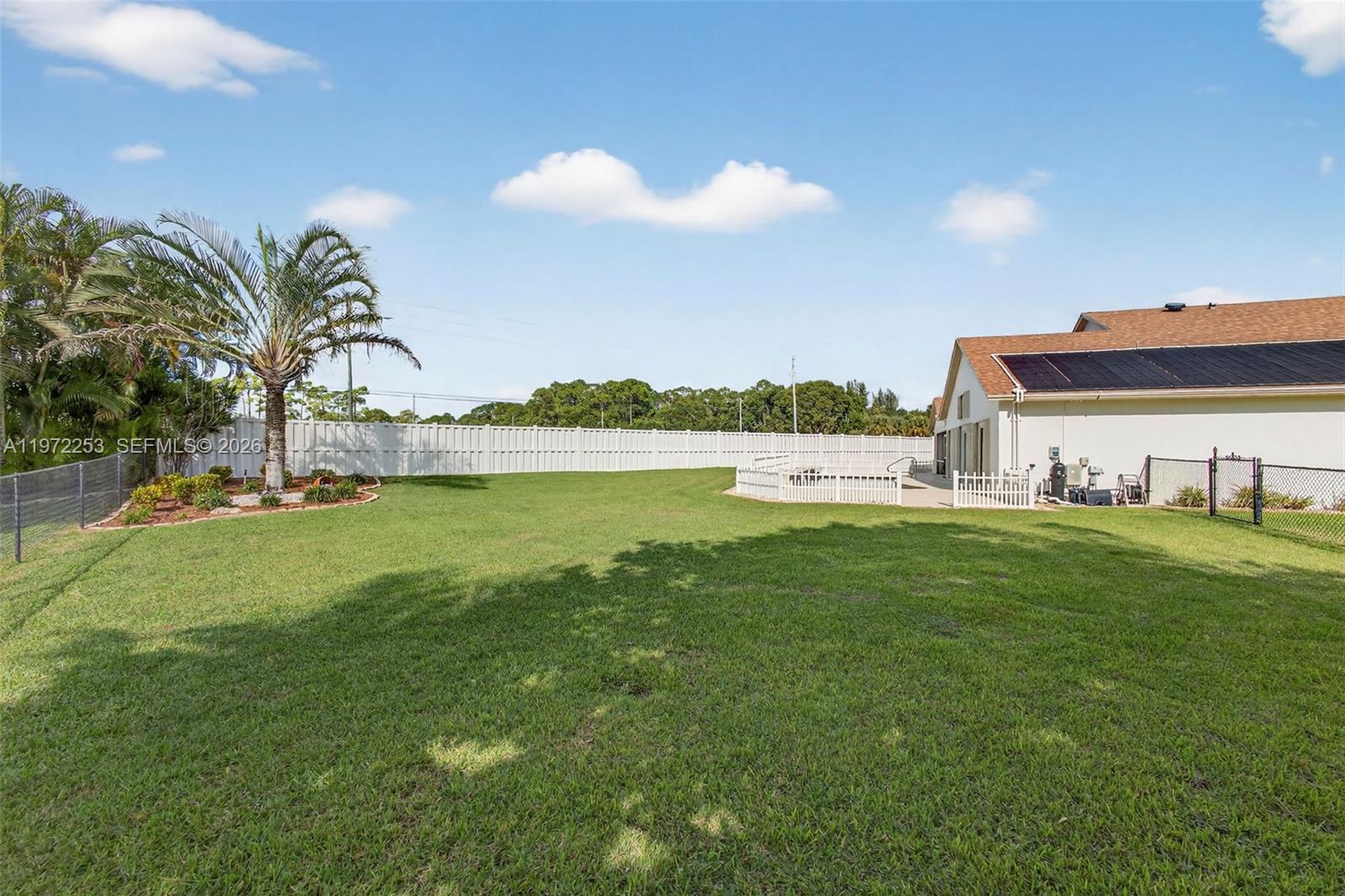 112 Camelot Ct Royal Palm Beach, FL 33411