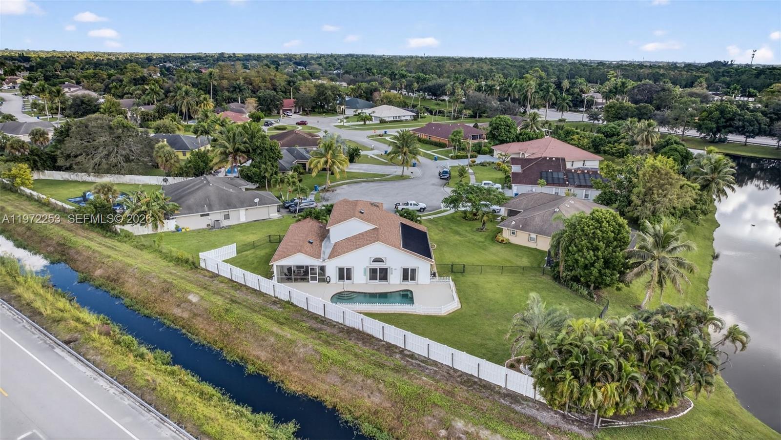 112 Camelot Ct Royal Palm Beach, FL 33411