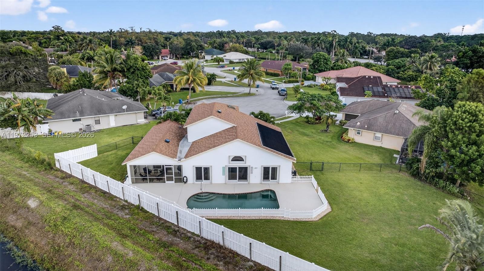 112 Camelot Ct Royal Palm Beach, FL 33411