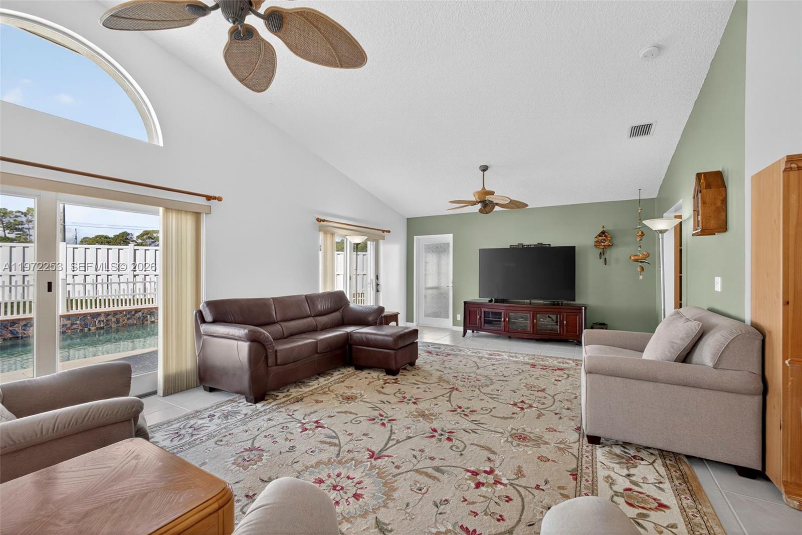 112 Camelot Ct Royal Palm Beach, FL 33411