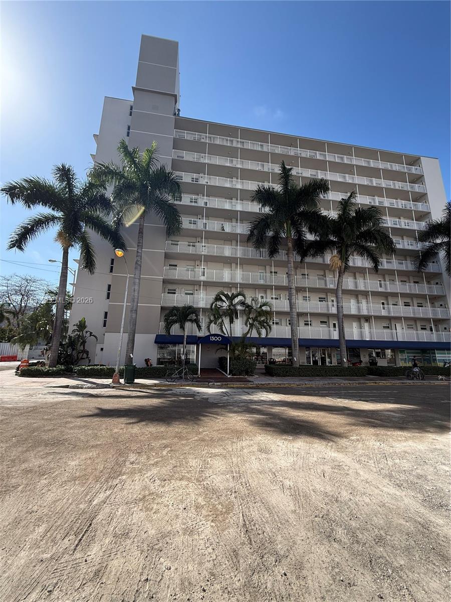 1300 Lincoln Rd #D504