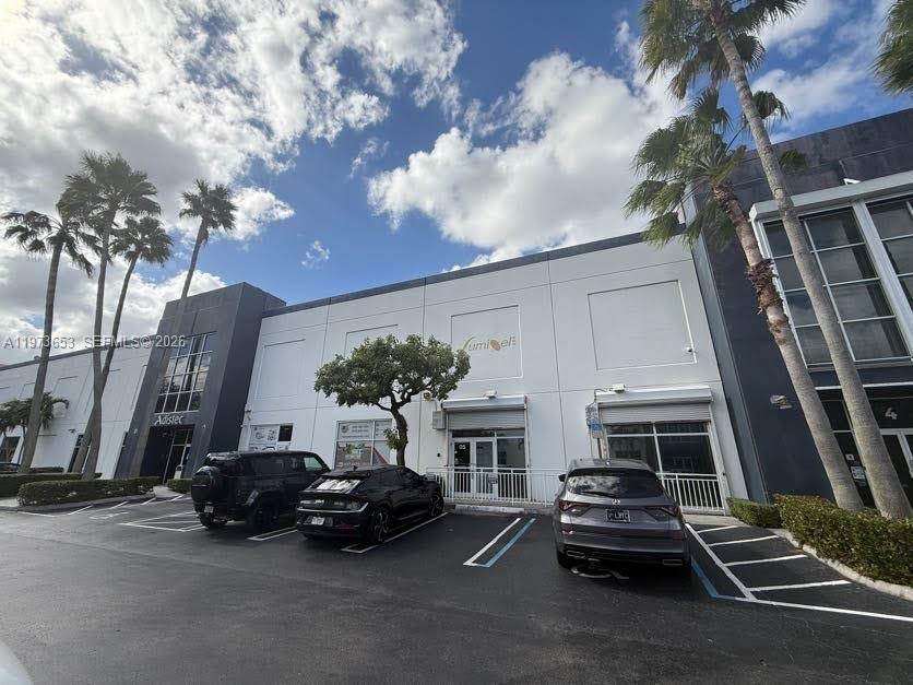 7620 NW 25th St Miami, FL 33122