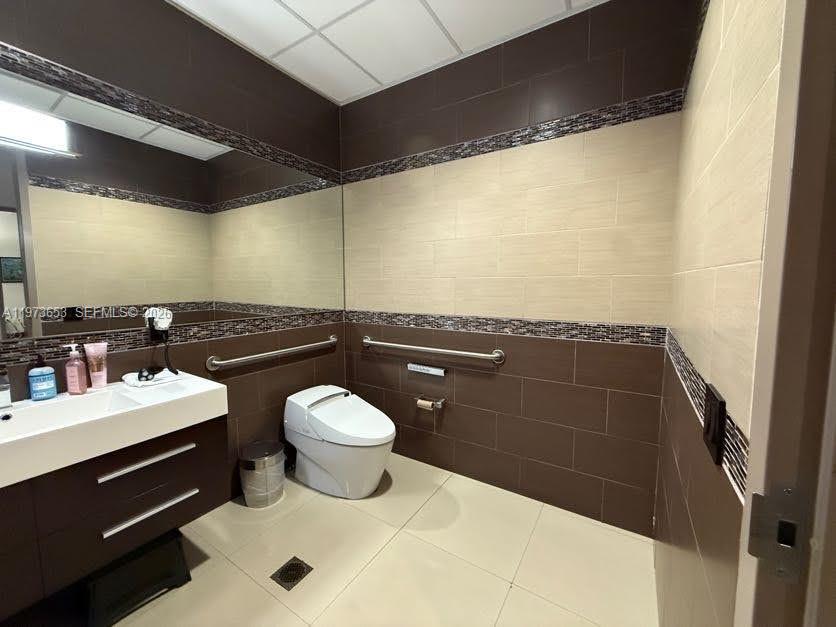 7620 NW 25th St Miami, FL 33122