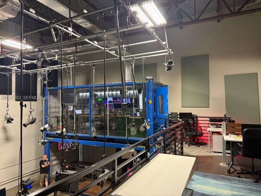 7620 NW 25th St Miami, FL 33122