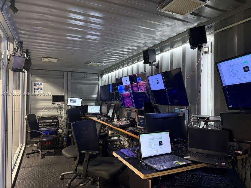 7620 NW 25th St Miami, FL 33122