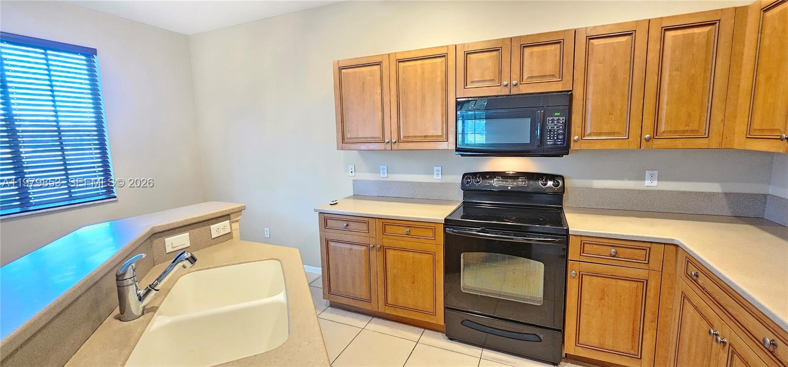 2014 Marsh Hbr Dr Riviera Beach, FL 33404