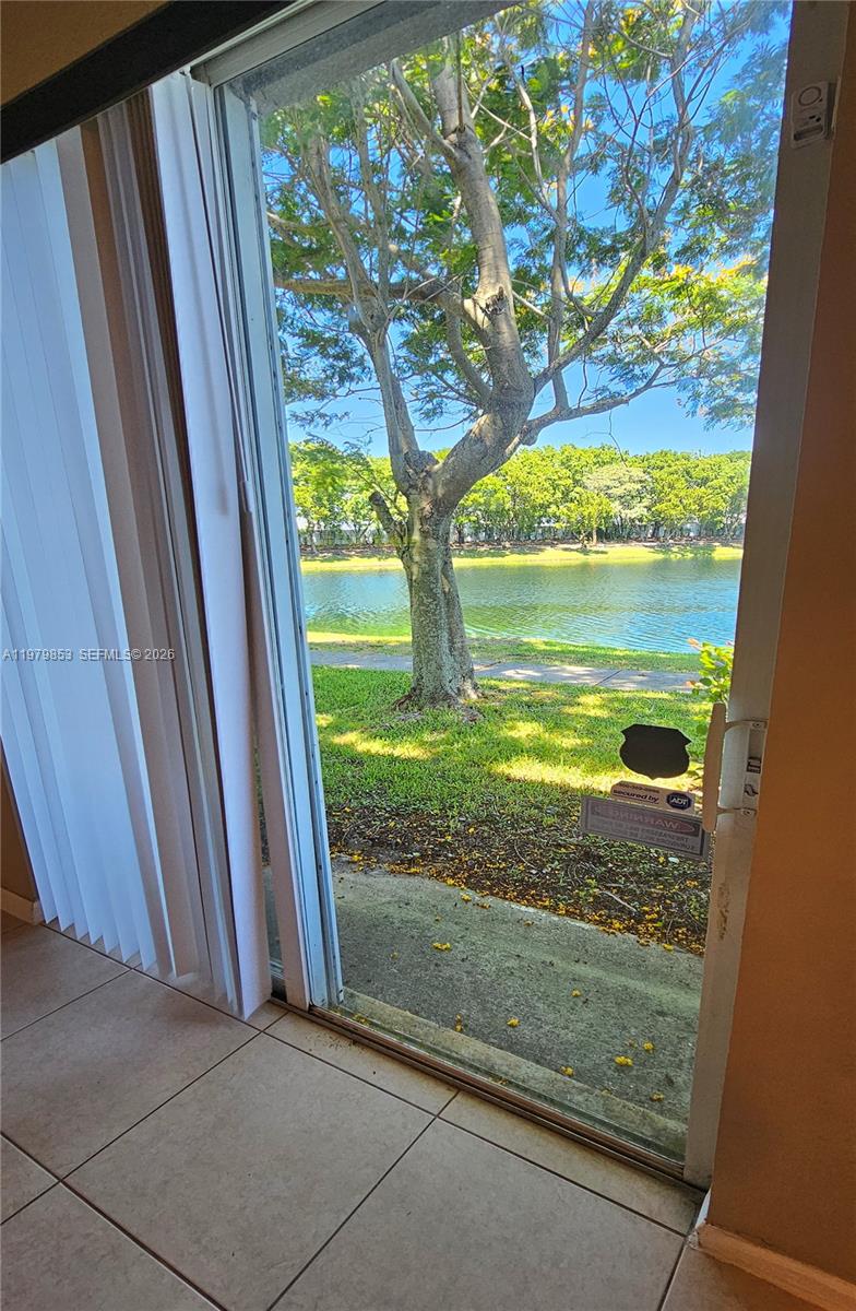 2014 Marsh Hbr Dr Riviera Beach, FL 33404