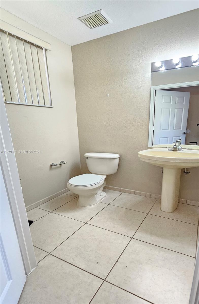 2014 Marsh Hbr Dr Riviera Beach, FL 33404