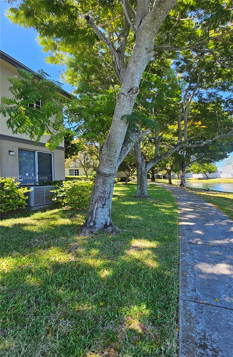 2014 Marsh Hbr Dr Riviera Beach, FL 33404