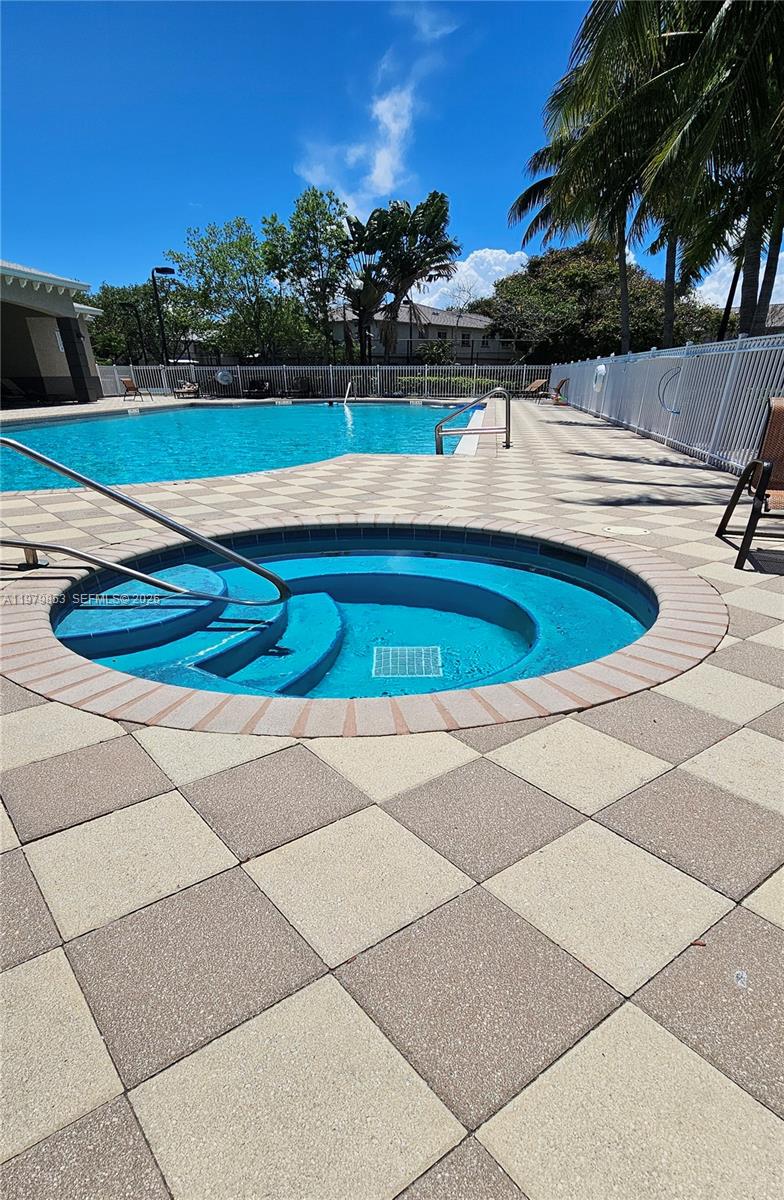 2014 Marsh Hbr Dr Riviera Beach, FL 33404