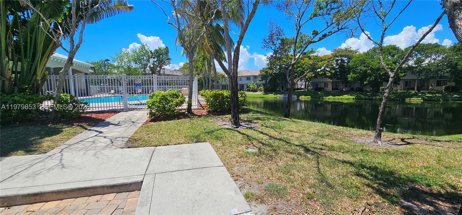 2014 Marsh Hbr Dr Riviera Beach, FL 33404