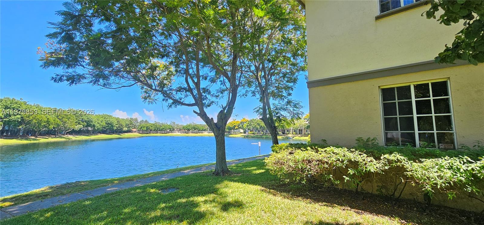 2014 Marsh Hbr Dr Riviera Beach, FL 33404