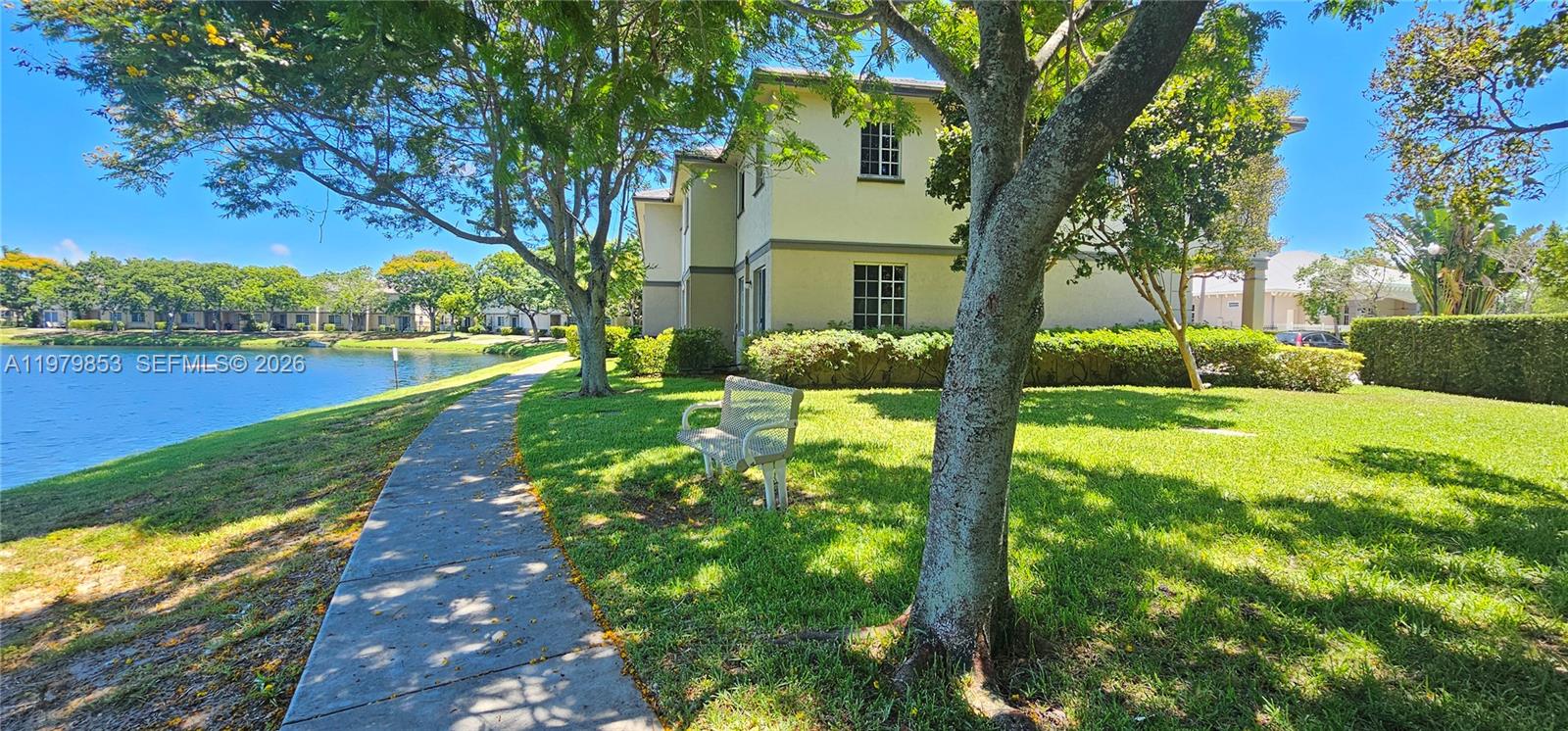 2014 Marsh Hbr Dr Riviera Beach, FL 33404