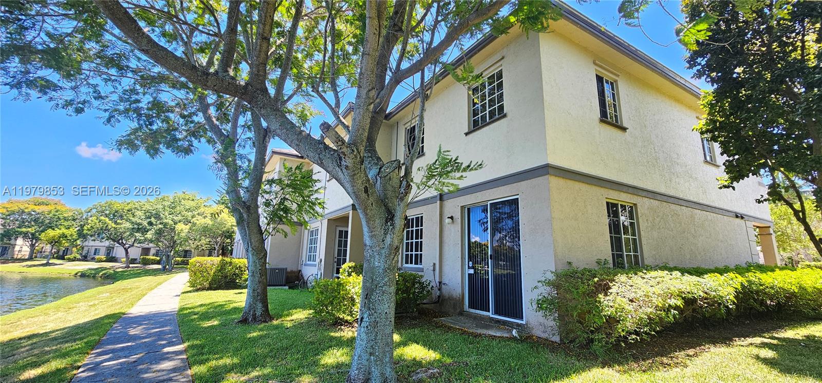 2014 Marsh Hbr Dr Riviera Beach, FL 33404