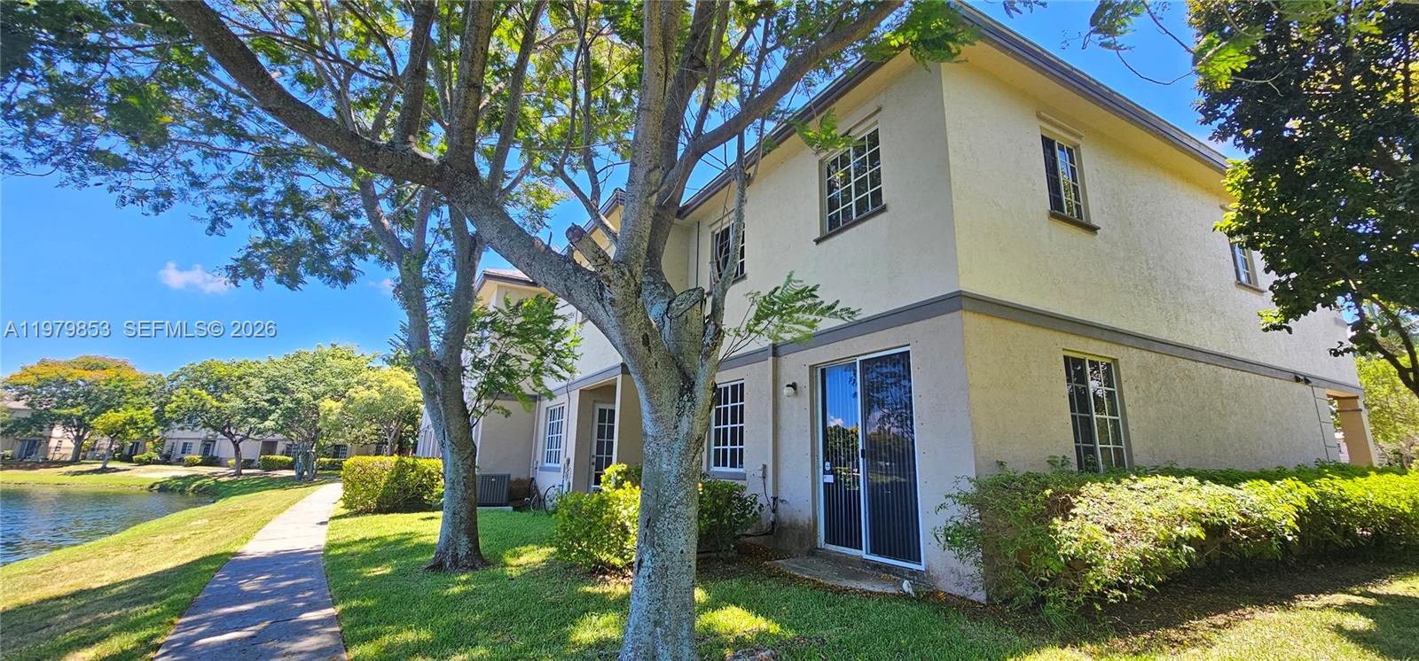 2014 Marsh Hbr Dr Riviera Beach, FL 33404