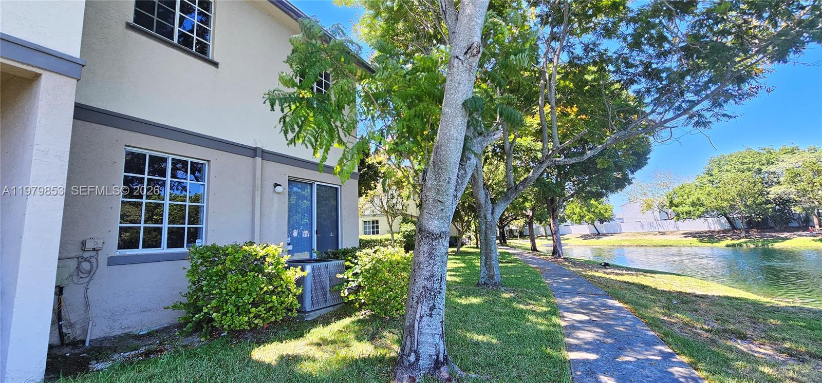 2014 Marsh Hbr Dr Riviera Beach, FL 33404
