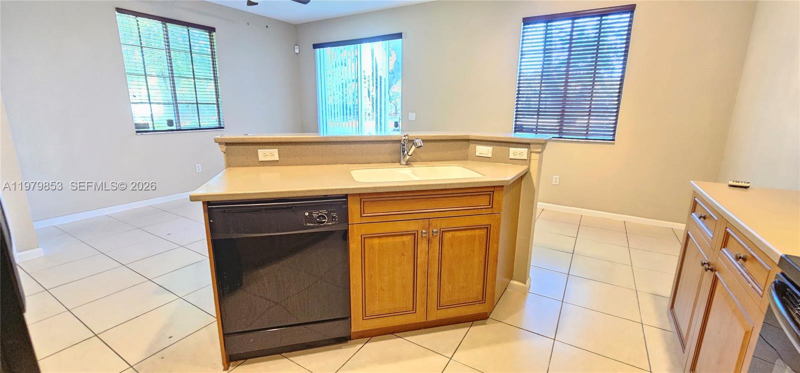 2014 Marsh Hbr Dr Riviera Beach, FL 33404