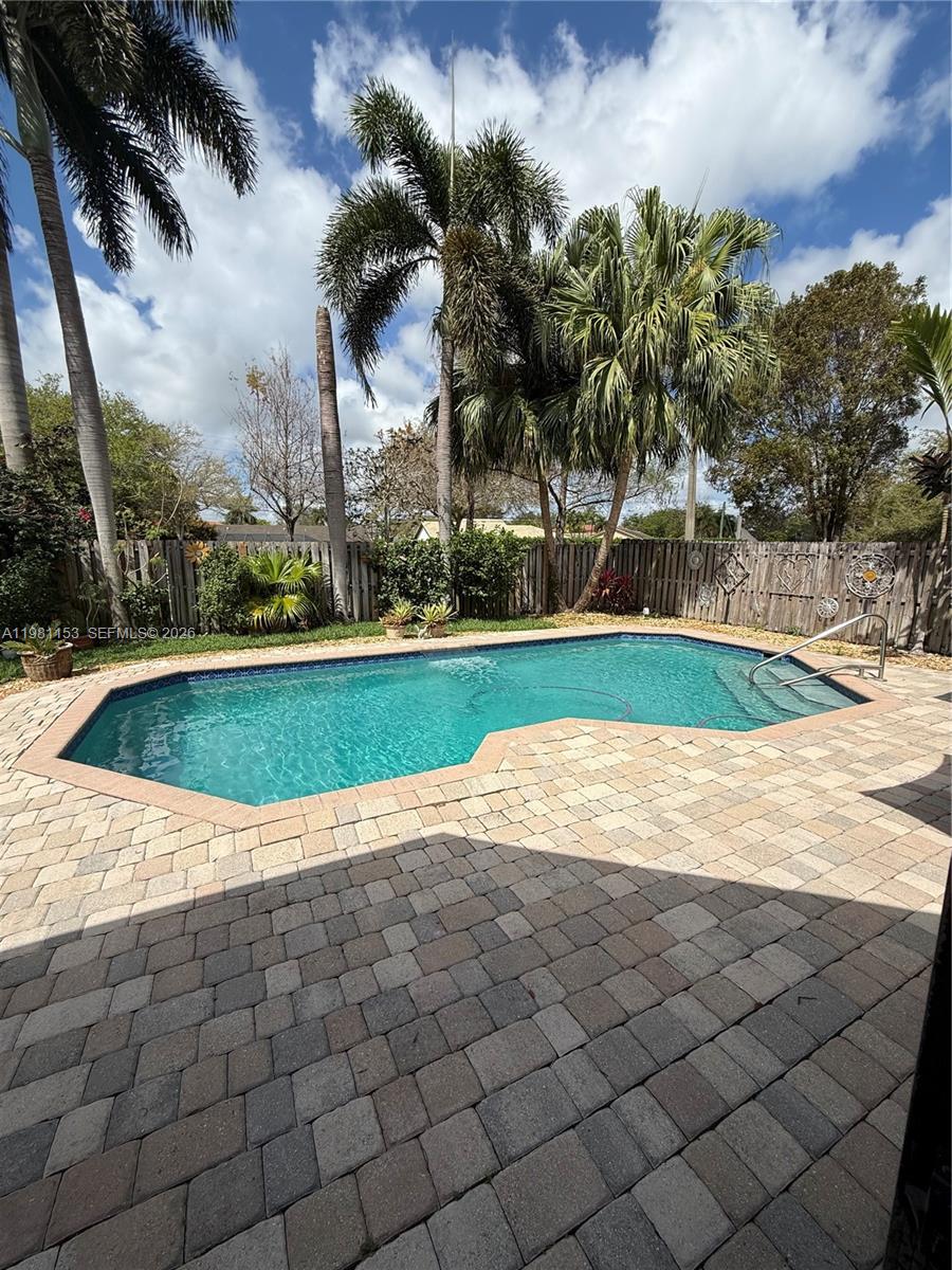 1741 W Oak Knoll Cir Davie, FL 33324