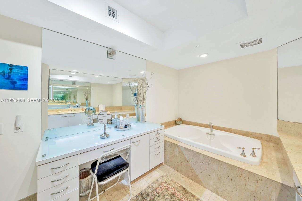 21200 Point Pl #1901 Aventura, FL 33180