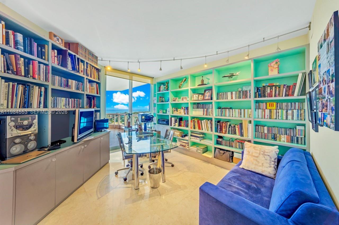 21200 Point Pl #1901 Aventura, FL 33180