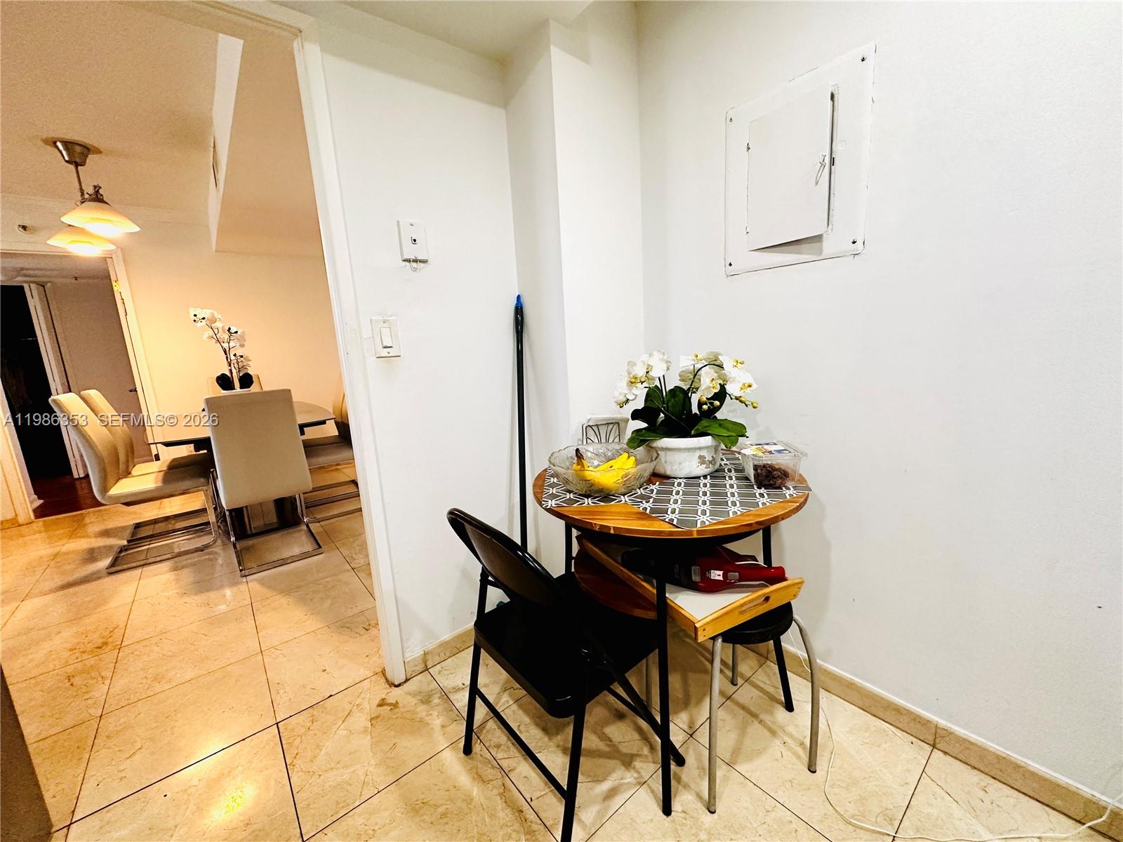 image Winston Towers 60010